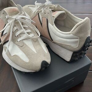 New Balance 327 Sneakers Size 9.5